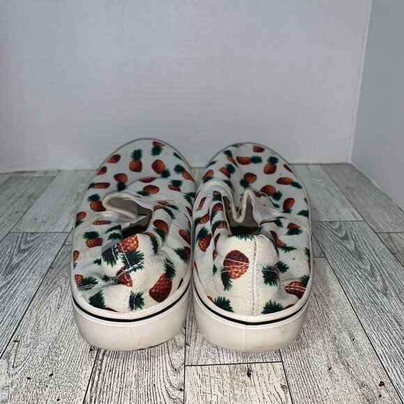 Sole Mates Womens Size 11 Slip On Canvas Shoes Loafers White Pineapple Print - Picture 4 of 8